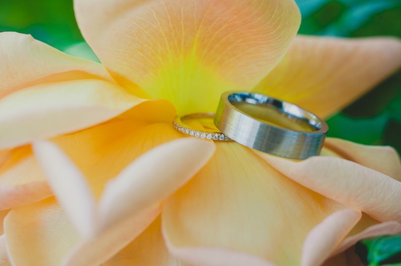 Piękny pierścionek zaręczynowy